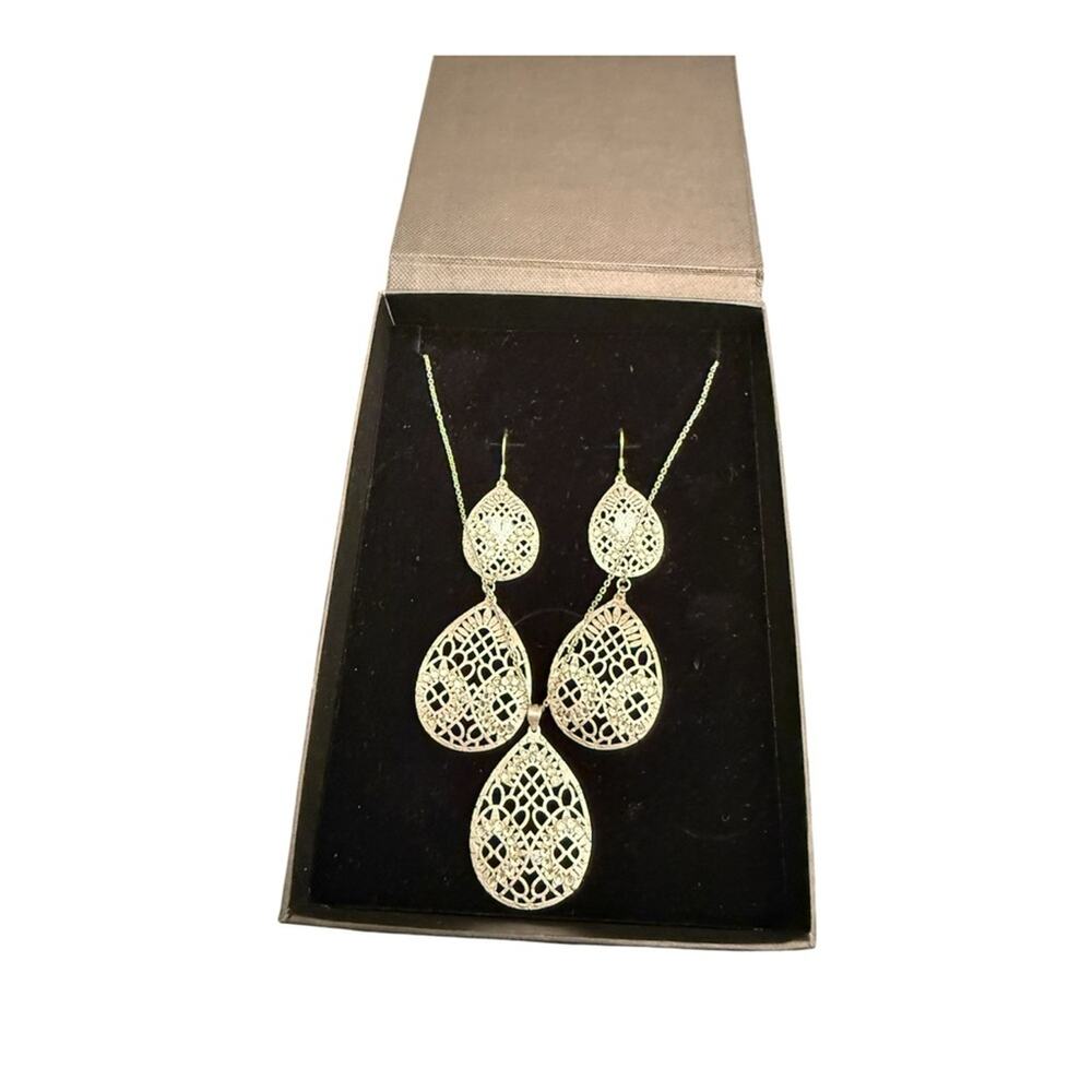 NEW Matching Set of Silver Teardrop Statement Necklace & Dangle Earrings